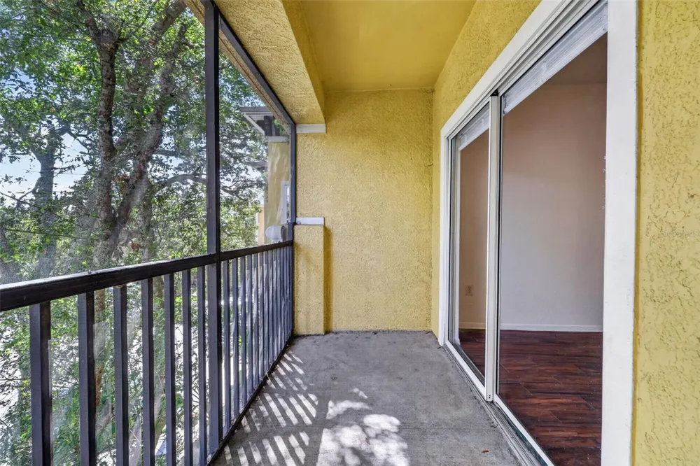 10103 COURTNEY OAKS CIRCLE #302 Tampa, FL 33619