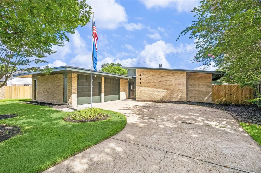 403 Shirleen Drive Seabrook, TX 77586