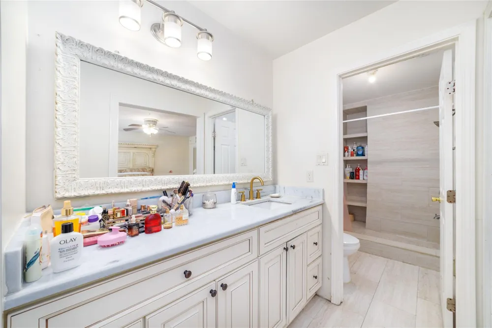 7711 Miller Glen Lane Houston, TX 77072