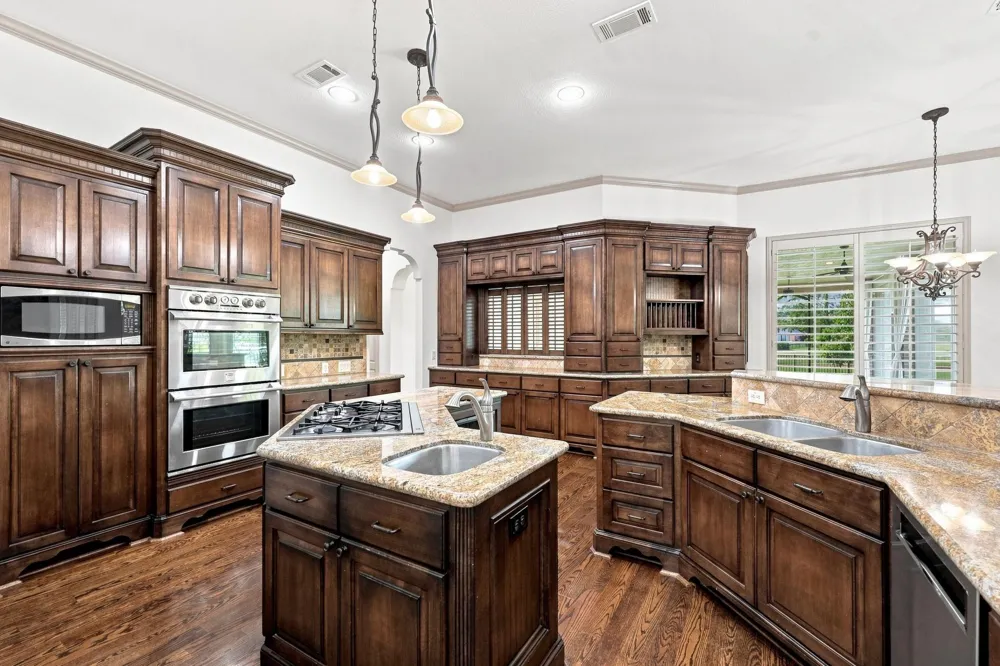 5411 Woodbury Street Weston Lakes, TX 77441