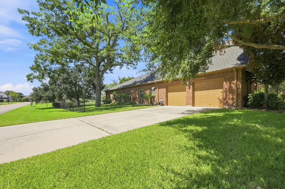 5411 Woodbury Street Weston Lakes, TX 77441