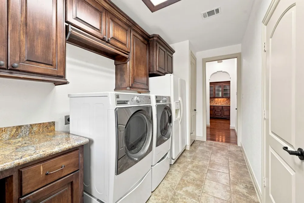 5411 Woodbury Street Weston Lakes, TX 77441