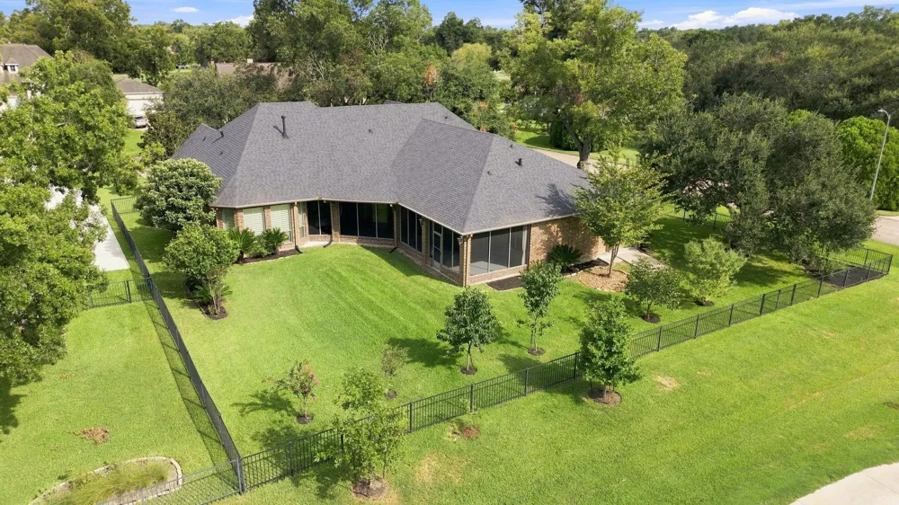 5411 Woodbury Street Weston Lakes, TX 77441