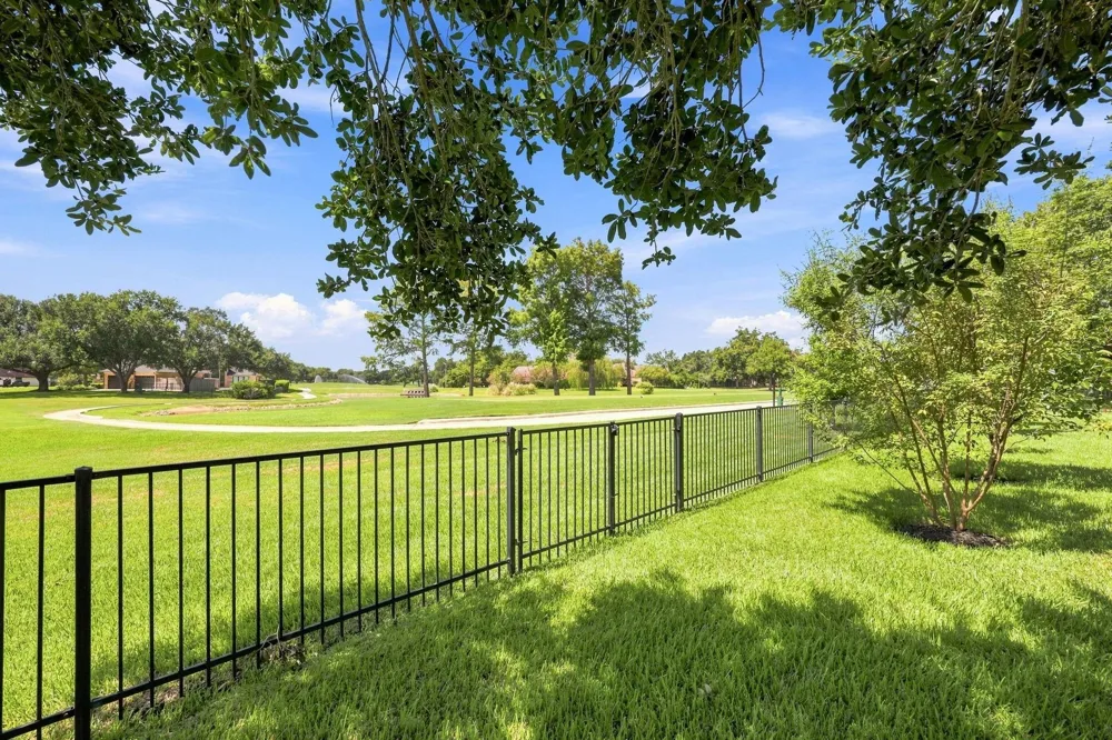 5411 Woodbury Street Weston Lakes, TX 77441