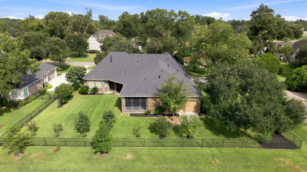 5411 Woodbury Street Weston Lakes, TX 77441