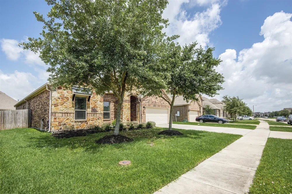 321 Westwood Drive League City, TX 77573
