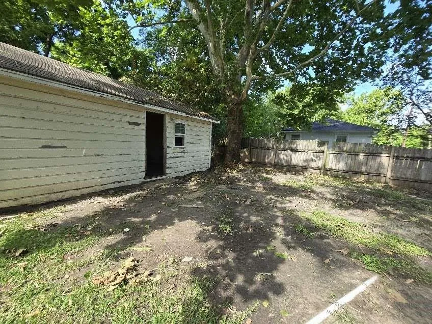 200 S Magnolia Street Highlands, TX 77562