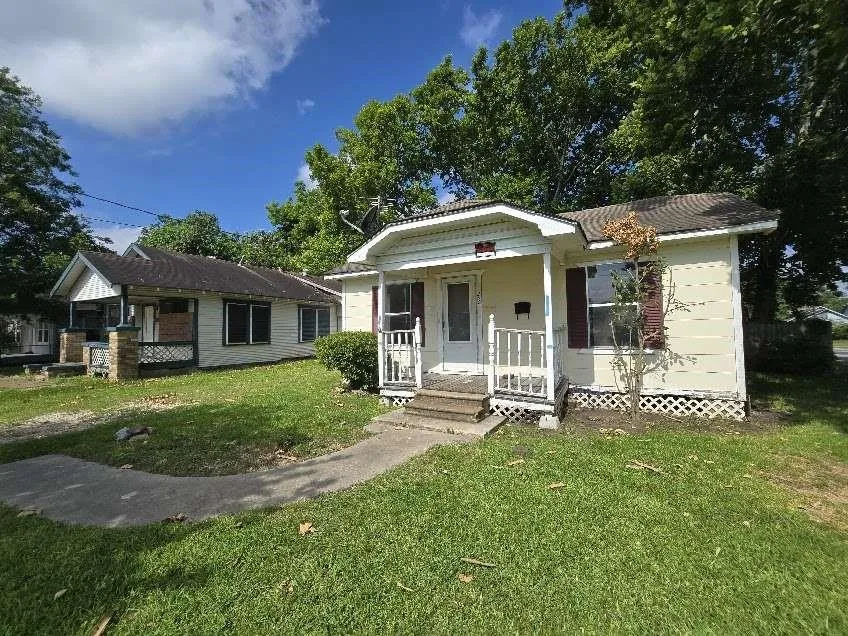 200 S Magnolia Street Highlands, TX 77562