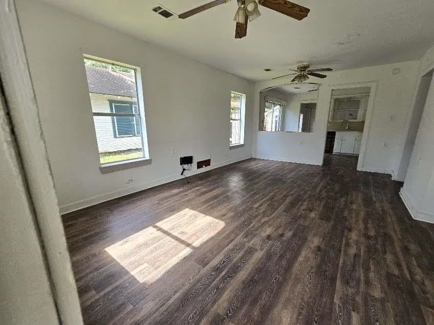 200 S Magnolia Street Highlands, TX 77562