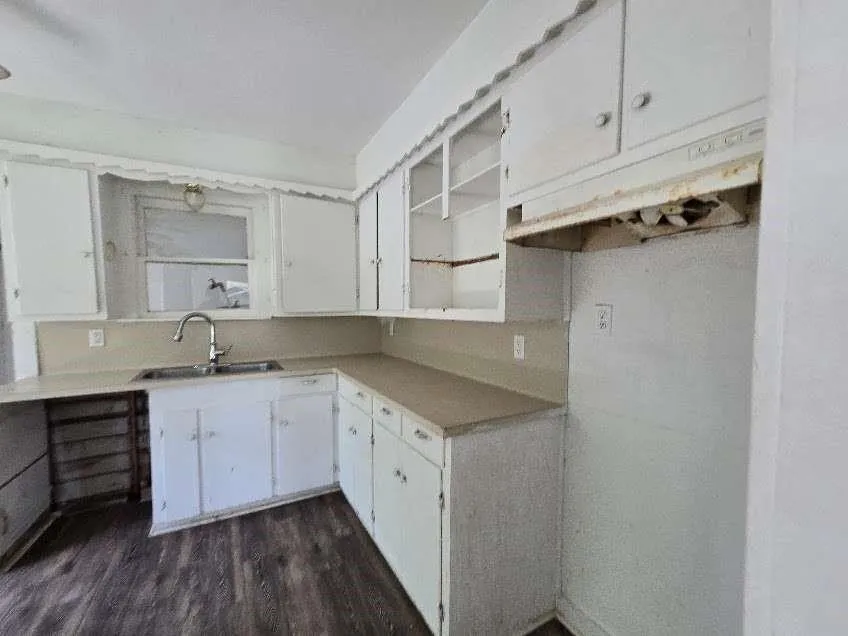 200 S Magnolia Street Highlands, TX 77562