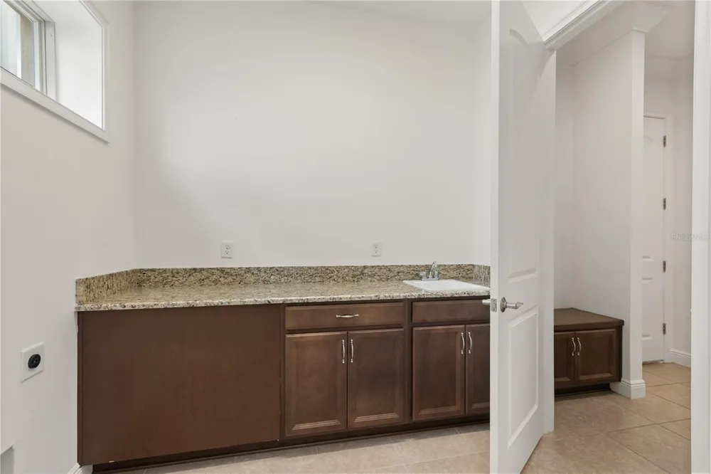 8148 CLEOBURY DRIVE Orlando, FL 32832