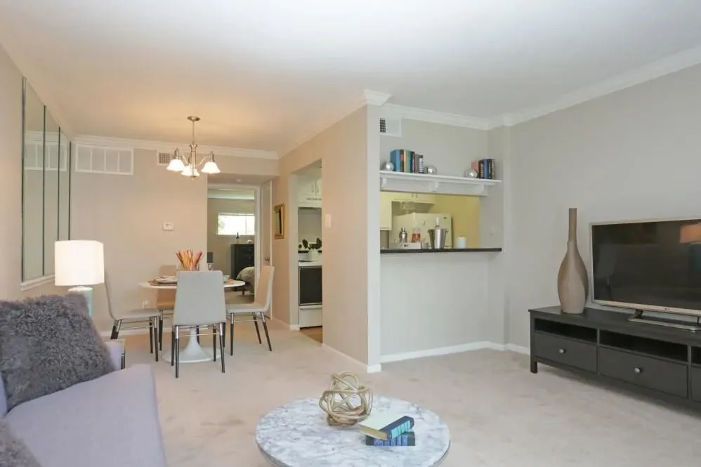 2338 West 18th Street #010 Houston, TX 77008