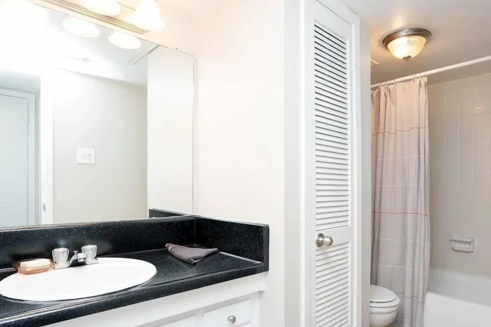 2338 West 18th Street #010 Houston, TX 77008