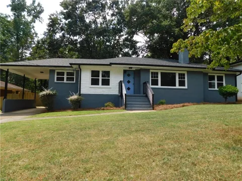 195 W Lake Drive NW