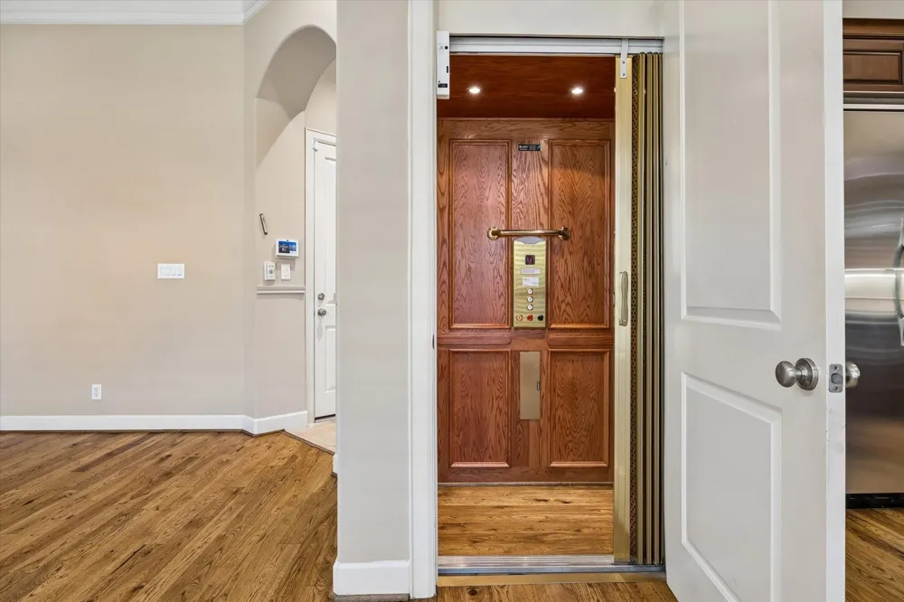 9143 Buffalo Speedway Houston, TX 77025
