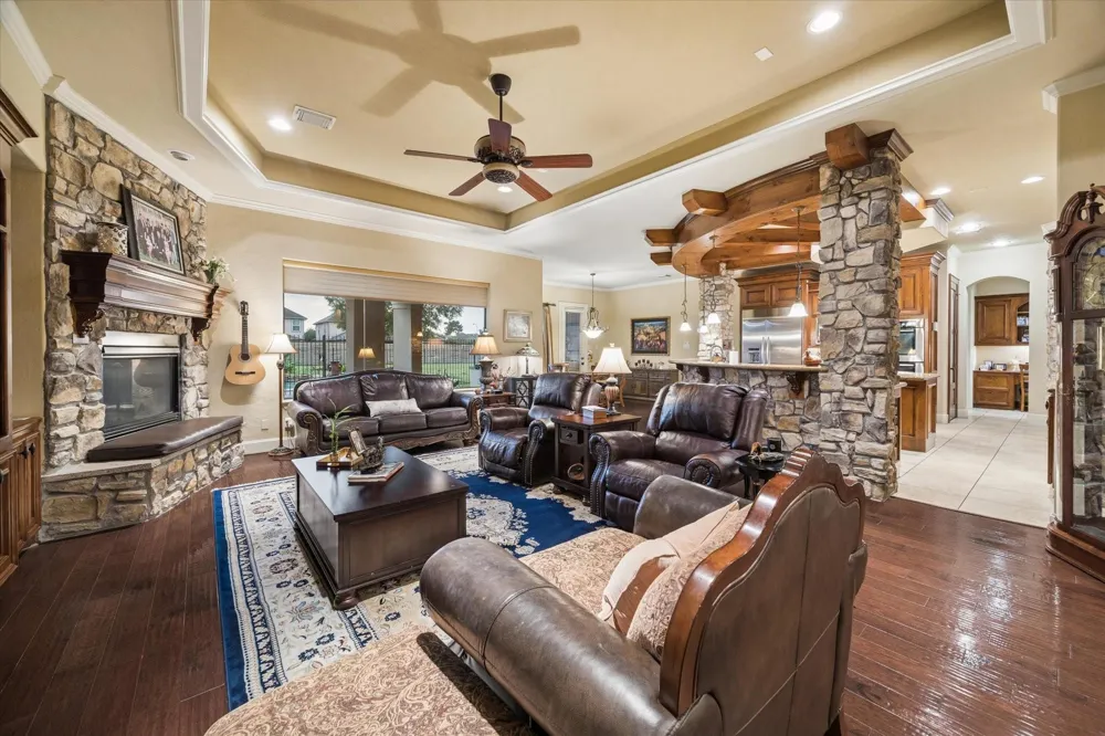 53 New Oak Trail Humble, TX 77346