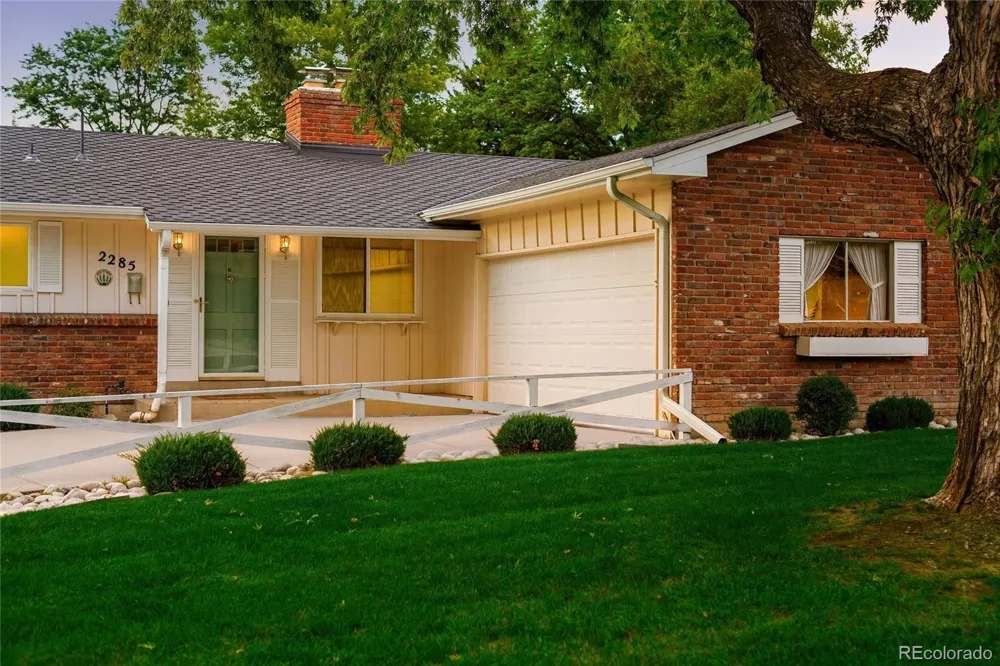 2285 W Davies Avenue Littleton, CO 80120