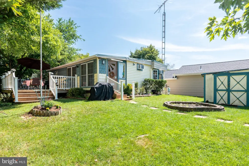 JELLYSTONE AVENUE Falling Waters, WV 25419