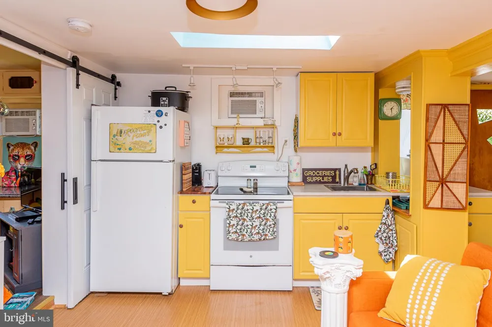 JELLYSTONE AVENUE Falling Waters, WV 25419