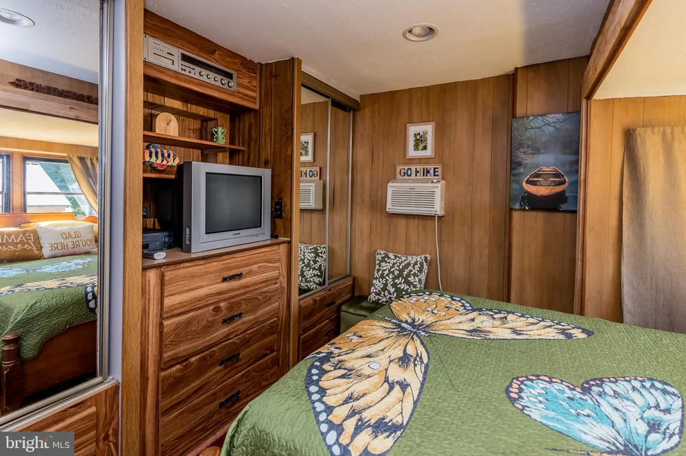 JELLYSTONE AVENUE Falling Waters, WV 25419