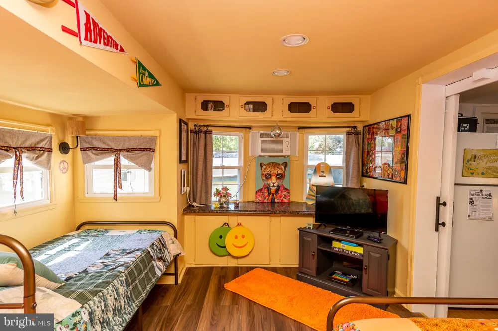 JELLYSTONE AVENUE Falling Waters, WV 25419