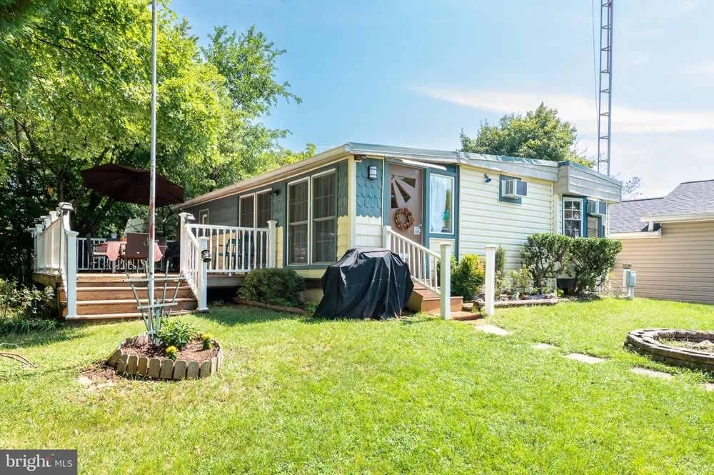 JELLYSTONE AVENUE Falling Waters, WV 25419