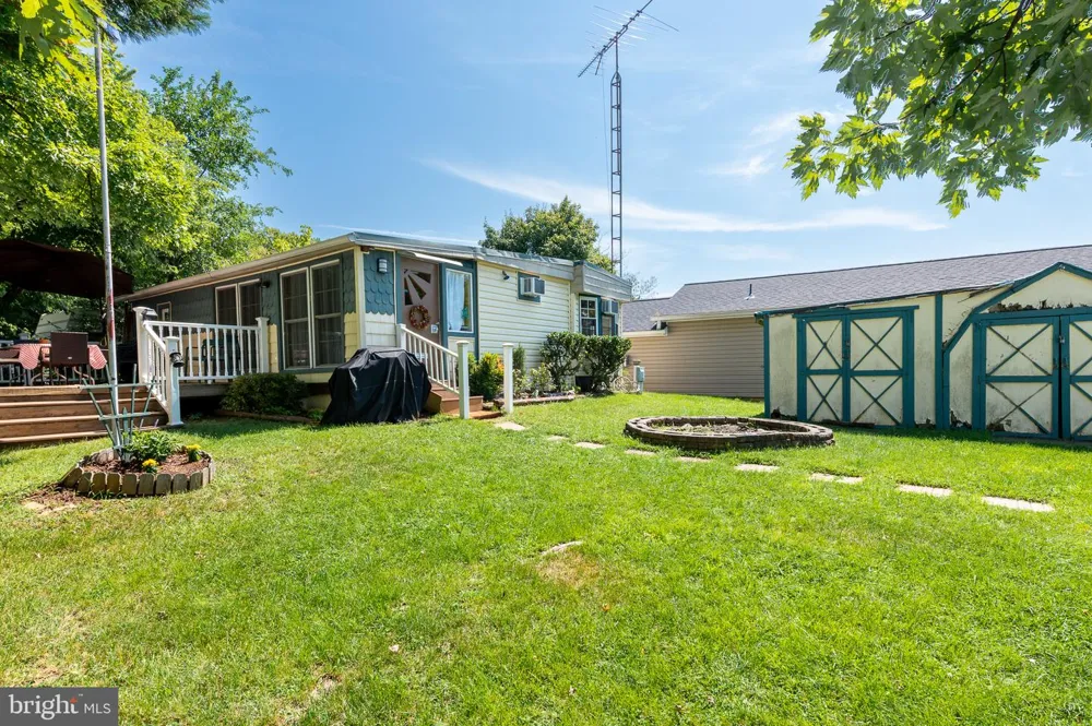 JELLYSTONE AVENUE Falling Waters, WV 25419