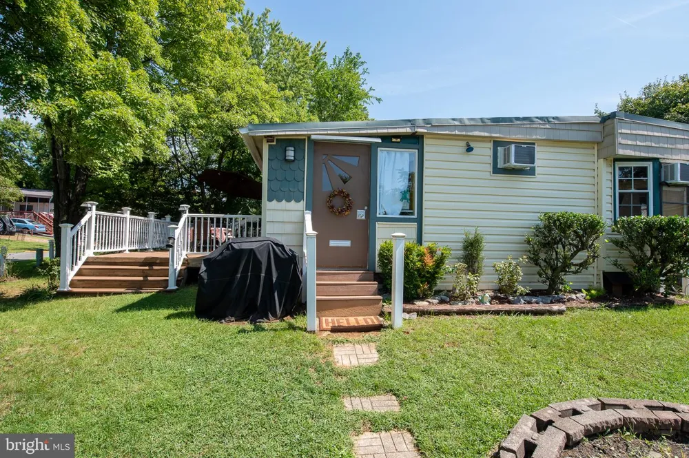 JELLYSTONE AVENUE Falling Waters, WV 25419