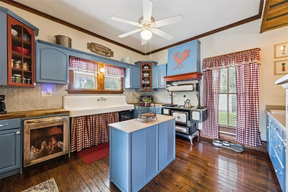 2201 CELERY AVENUE Sanford, FL 32771