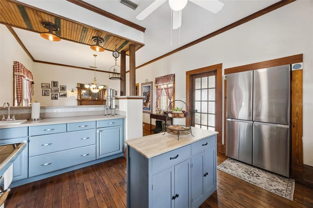 2201 CELERY AVENUE Sanford, FL 32771