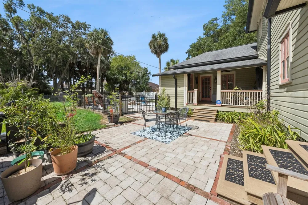 2201 CELERY AVENUE Sanford, FL 32771