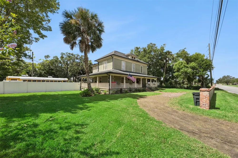 2201 CELERY AVENUE Sanford, FL 32771