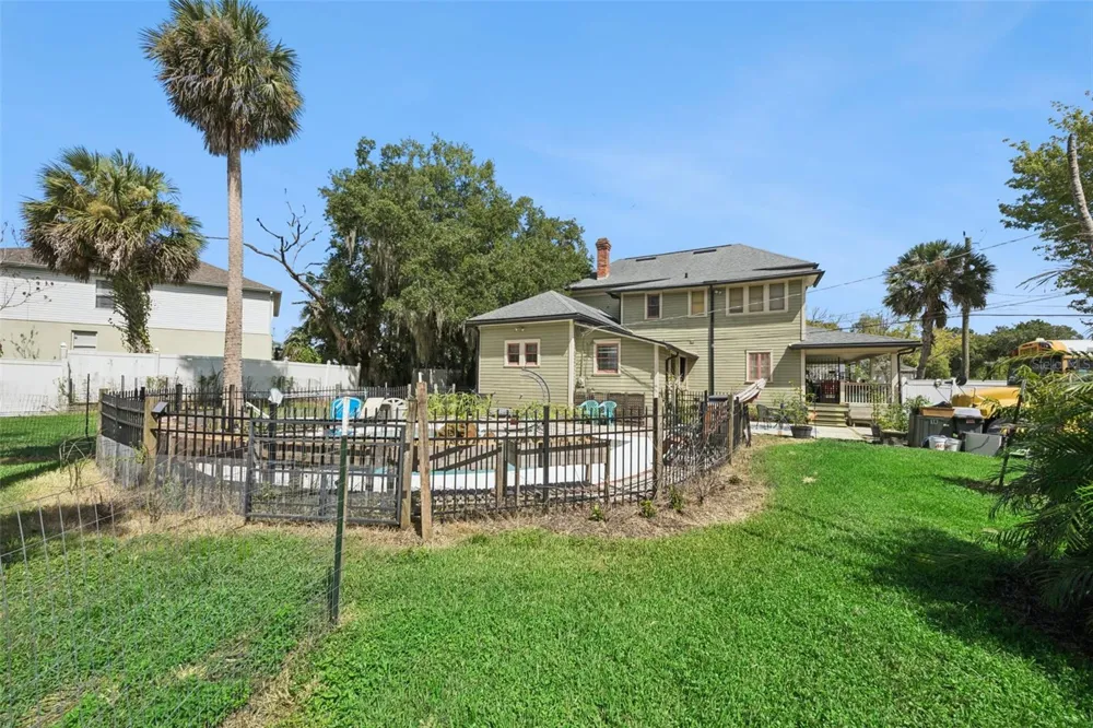 2201 CELERY AVENUE Sanford, FL 32771