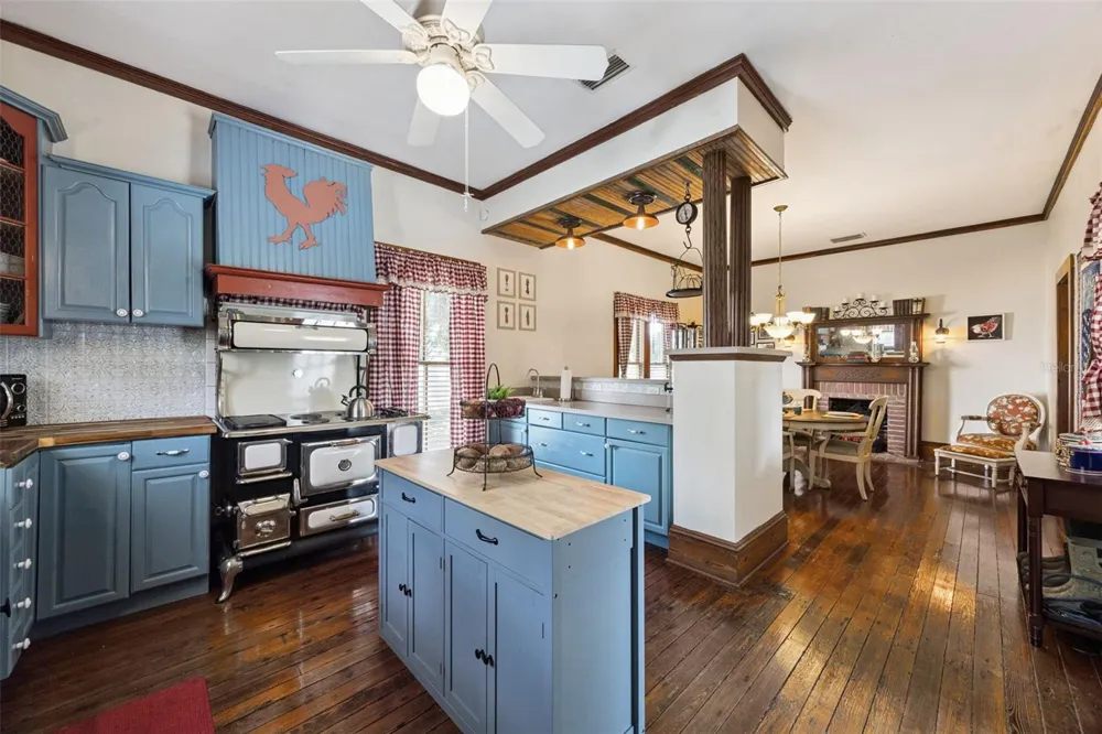 2201 CELERY AVENUE Sanford, FL 32771