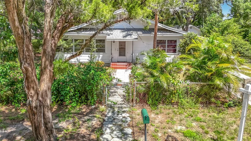 1304 E DIANA STREET Tampa, FL 33604