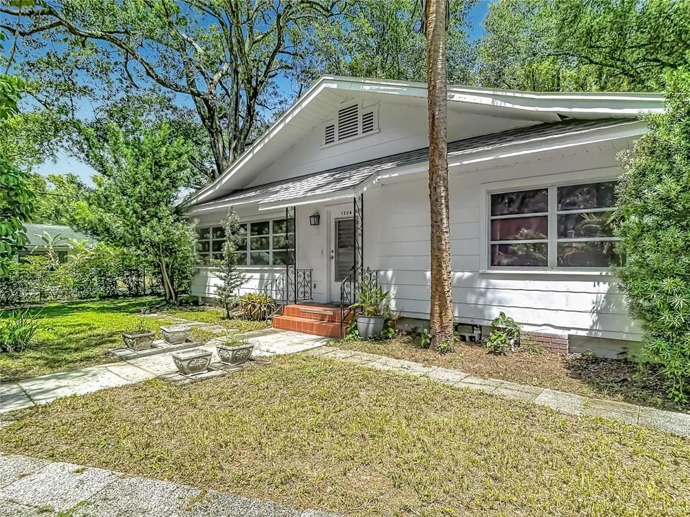 1304 E DIANA STREET Tampa, FL 33604