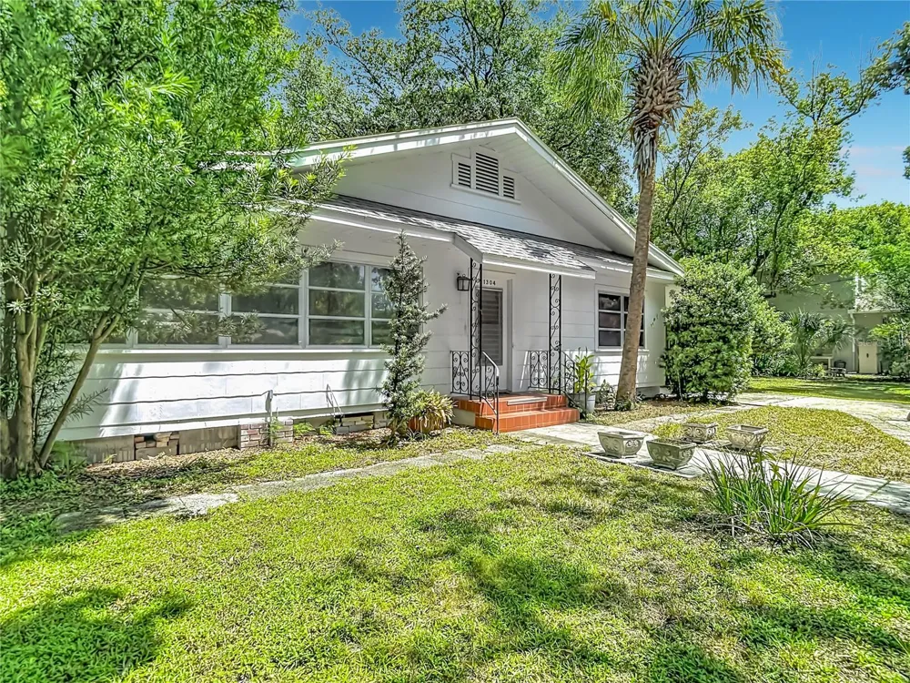 1304 E DIANA STREET Tampa, FL 33604