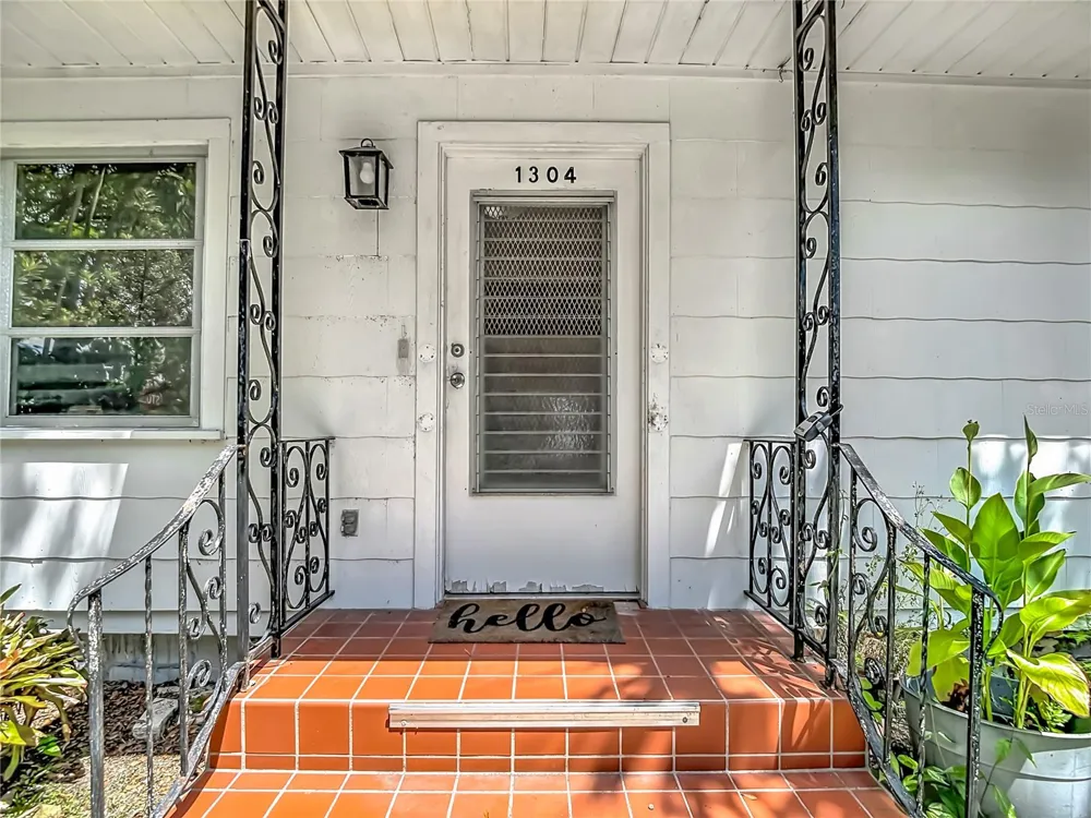 1304 E DIANA STREET Tampa, FL 33604