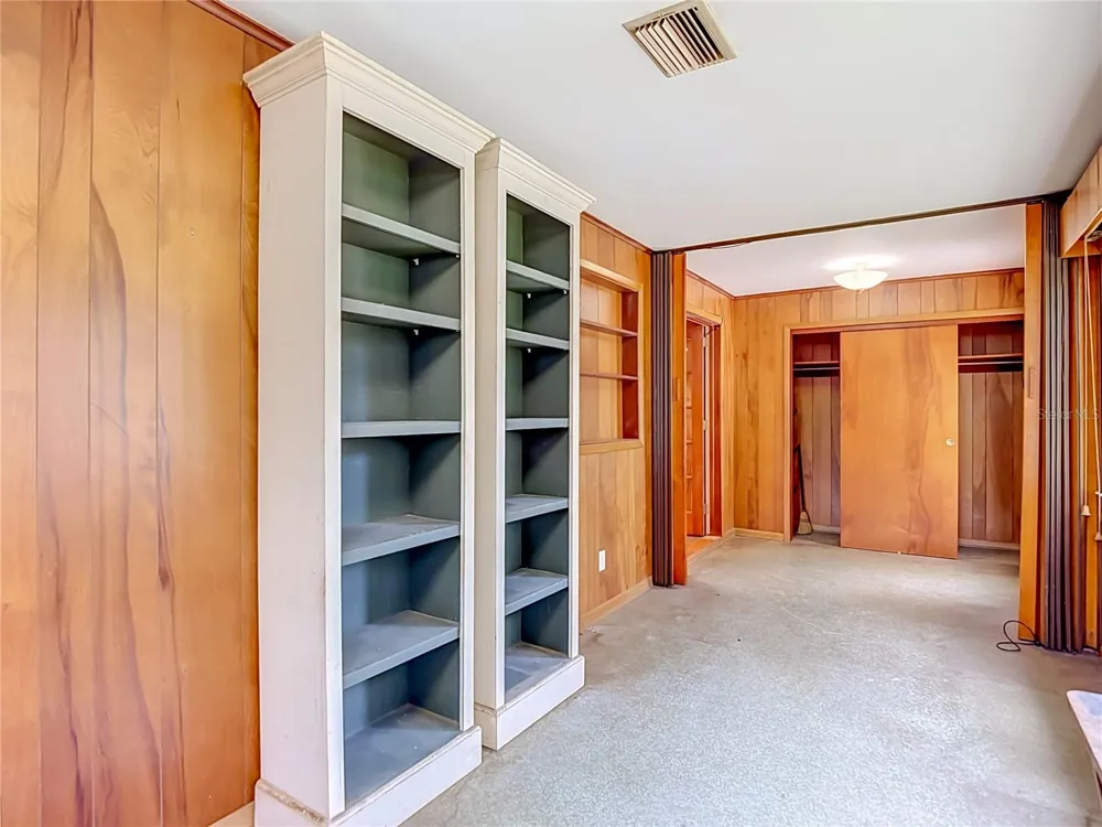 1304 E DIANA STREET Tampa, FL 33604