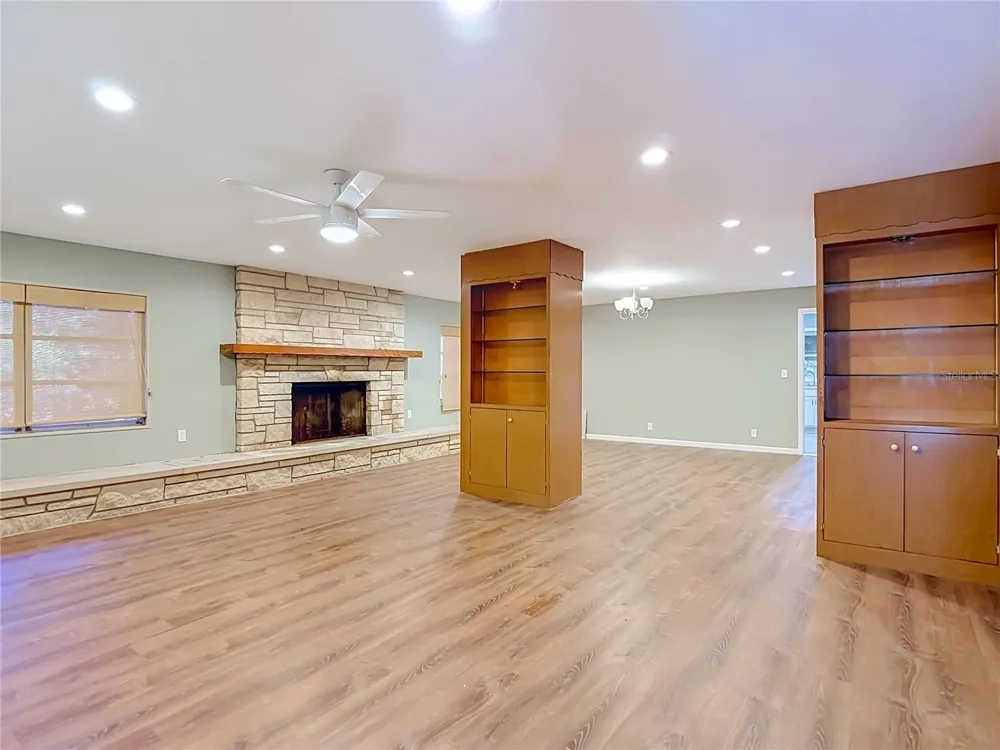 1304 E DIANA STREET Tampa, FL 33604
