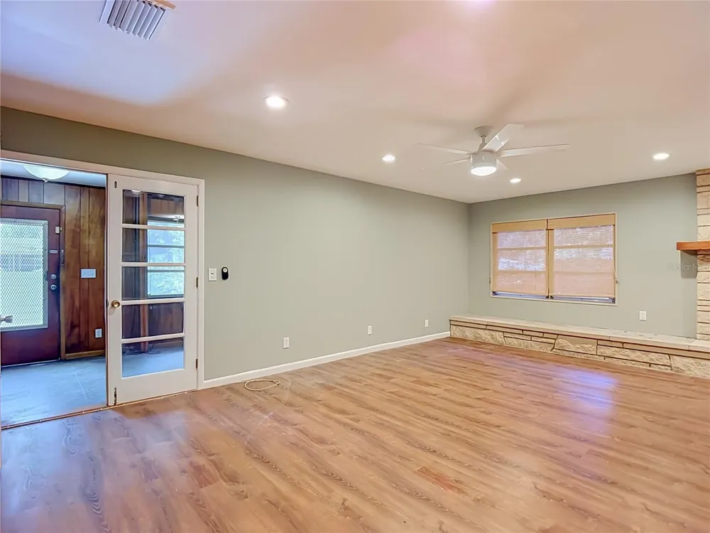 1304 E DIANA STREET Tampa, FL 33604