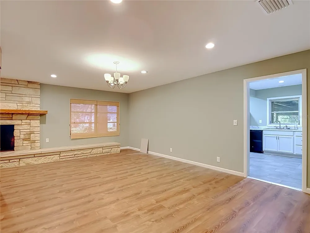 1304 E DIANA STREET Tampa, FL 33604
