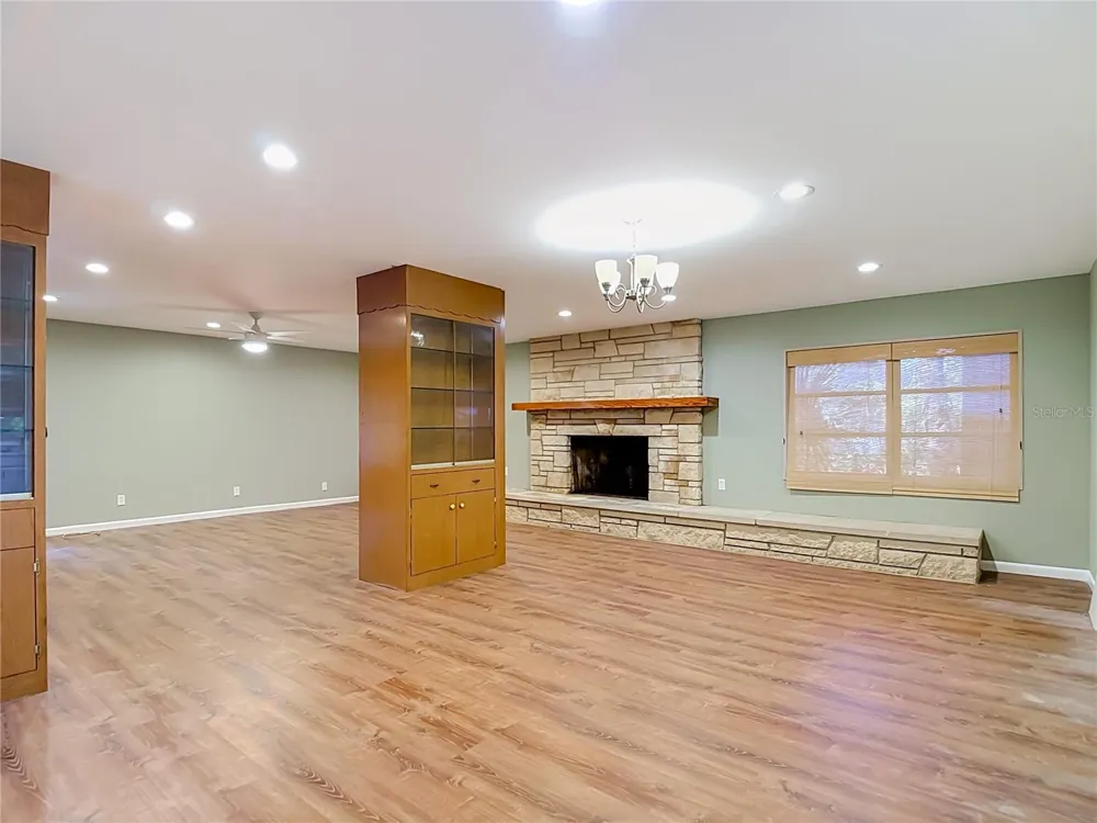 1304 E DIANA STREET Tampa, FL 33604