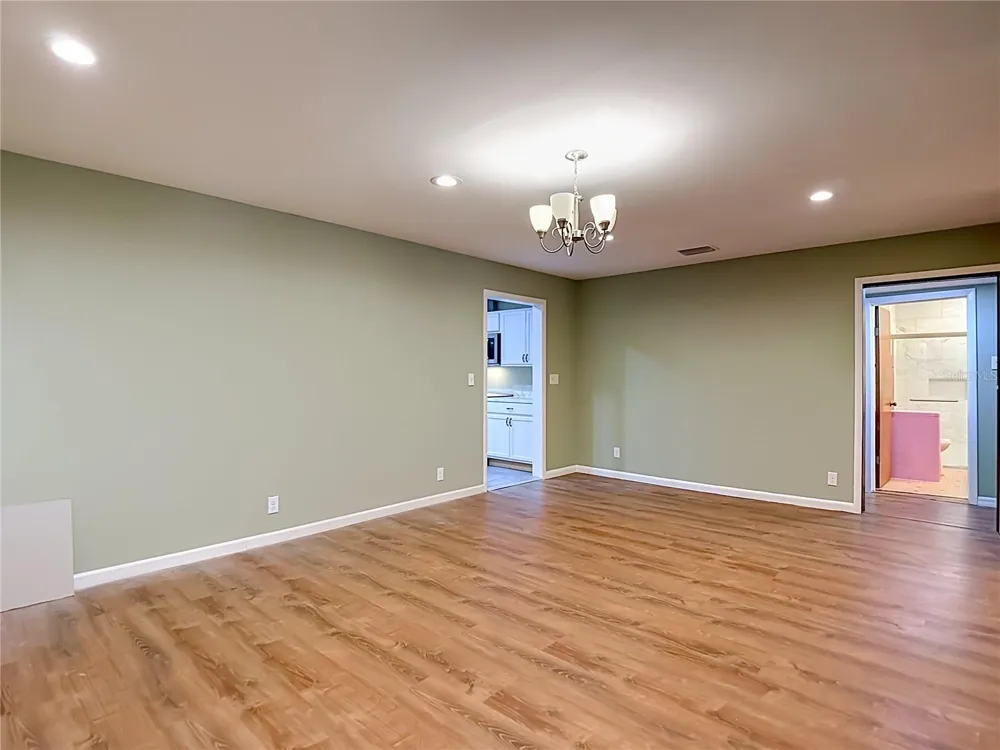 1304 E DIANA STREET Tampa, FL 33604