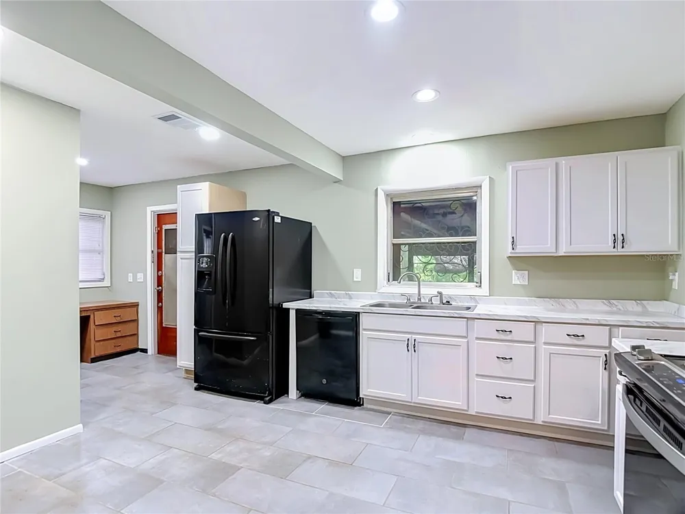 1304 E DIANA STREET Tampa, FL 33604