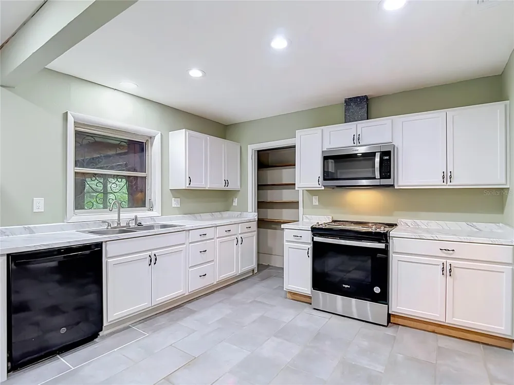 1304 E DIANA STREET Tampa, FL 33604