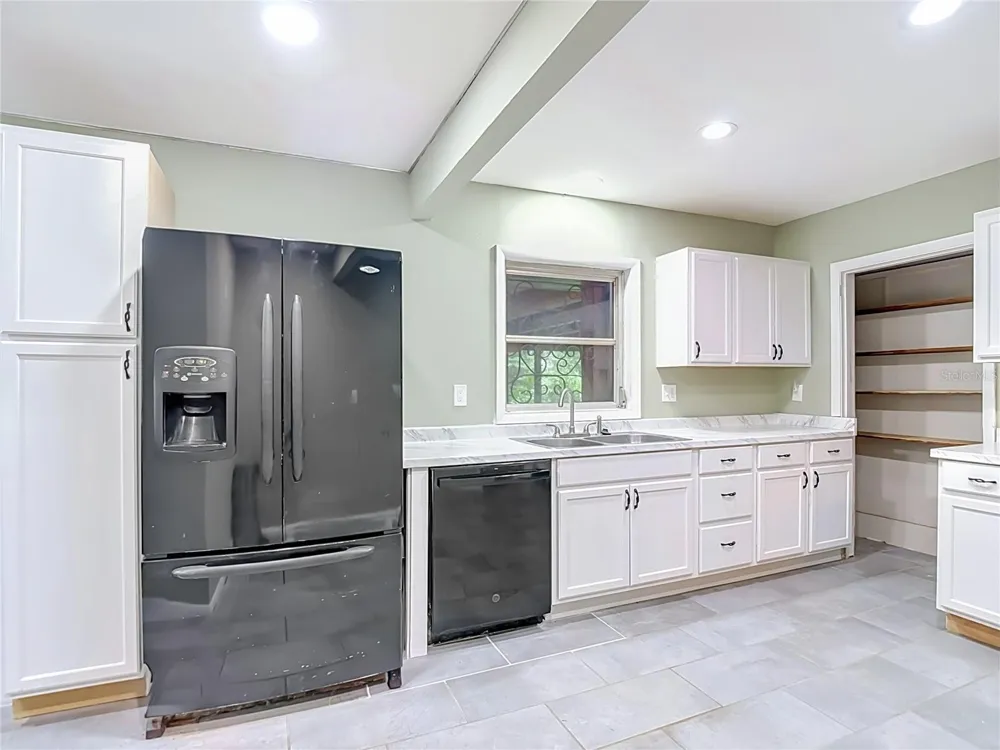 1304 E DIANA STREET Tampa, FL 33604