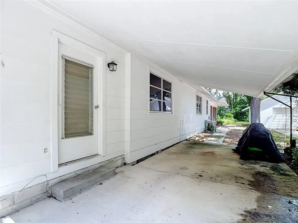 1304 E DIANA STREET Tampa, FL 33604