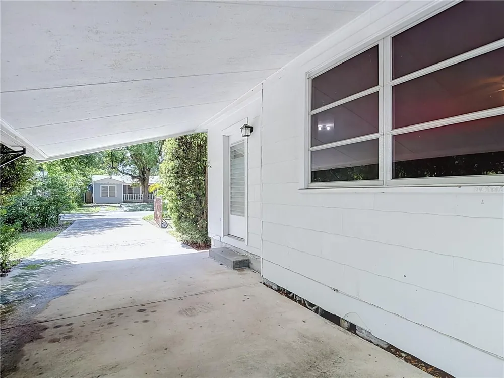 1304 E DIANA STREET Tampa, FL 33604