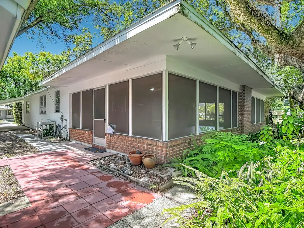 1304 E DIANA STREET Tampa, FL 33604